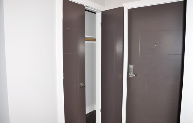 2 beds, 1 bath, 1,000 sqft, $2,240, Unit 407