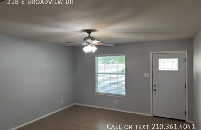 218 E BROADVIEW DR
