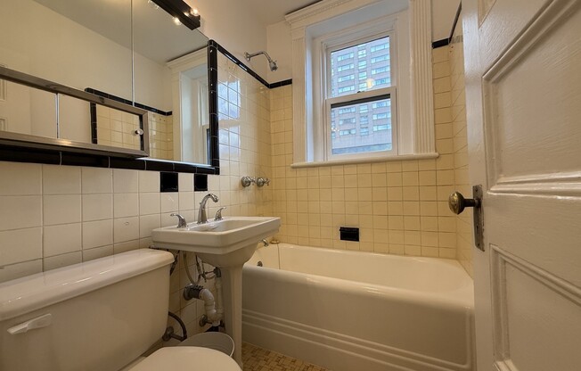 Studio, 1 bath, 295 sqft, $2,300, Unit 610