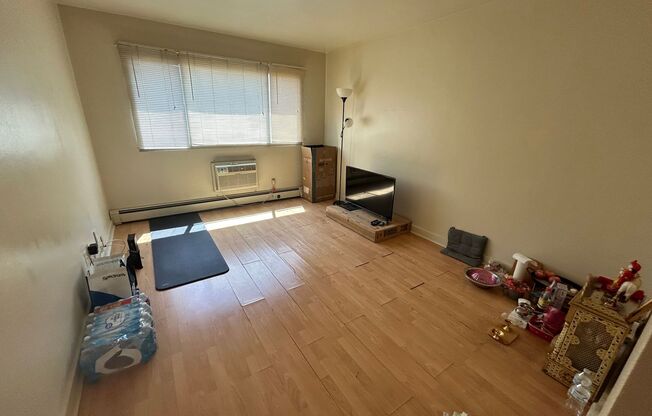 1 bed, 1 bath, $895, Unit 204