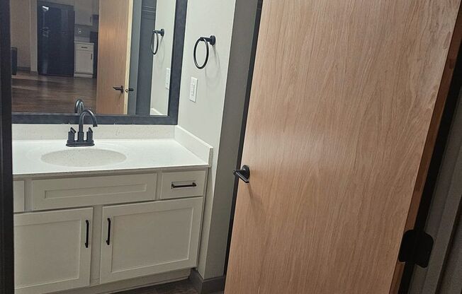 1 bed, 1 bath, 690 sqft, $1,230, Unit 417