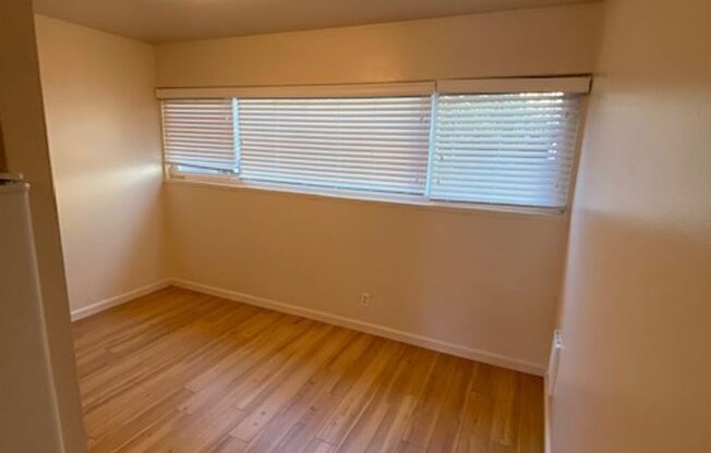 Studio, 1 bath, 355 sqft, $1,350, Unit 201