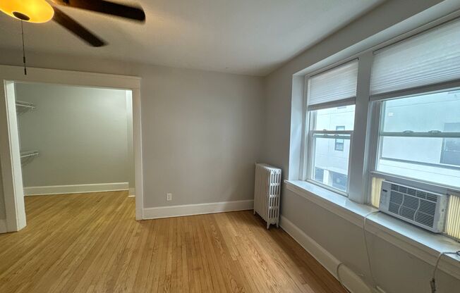 Studio, 1 bath, 300 sqft, $1,425, Unit Unit 208