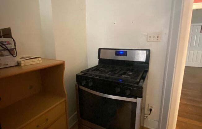 2 beds, 1 bath, $1,095, Unit 183-2