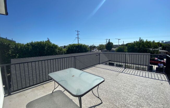 4BD/2BA w/ Rooftop Deck!