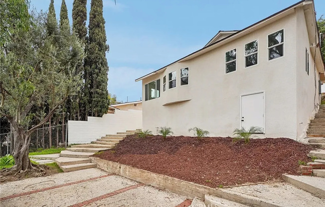 Beautifully Reimagined Hollywood Hills 3 bedroom 2 bath House with AC and Laundry Hook-ups
