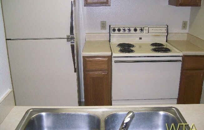 2 beds, 2 baths, 810 sqft, $1,125, Unit 1208