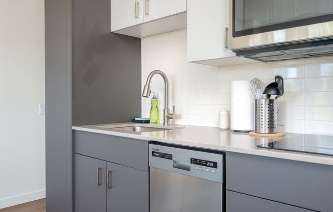 Studio, 1 bath, 351 sqft, $1,349, Unit Unit 408 - Furnished