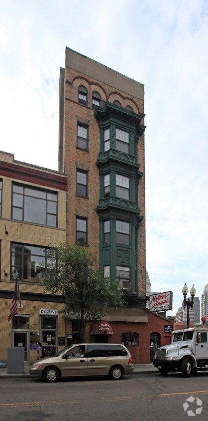 213 Hanover Street 5