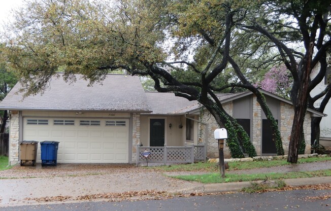 Established one story 3/2/2 on tree covered lot!