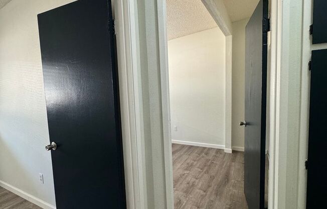 2 beds, 1 bath, 682 sqft, $1,300, Unit 35