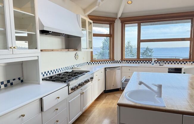 Kirkland Single Family House with stunning view!!