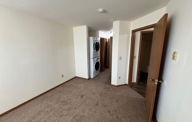 3 beds, 1 bath, 1,040 sqft, $1,695, Unit 3164-304