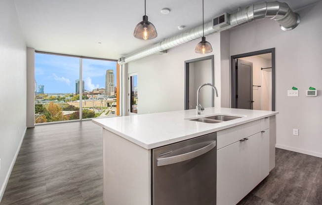 234 Market Apartments In Grand Rapids, MI With Spacious Open Concept Living Areas With Modern Kitchens & Quartz Countertops