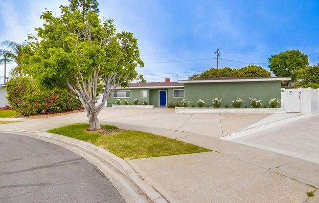 MOVE IN READY. Four Bed, Two Bath Single Family Home on a Cul-De-Sac in North Tustin- Single Story, POOL, and Large Yard