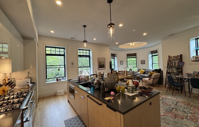 1 STRATHMORE RD