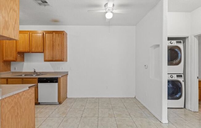 2 beds, 2 baths, 974 sqft, $1,200, Unit Unit 1122