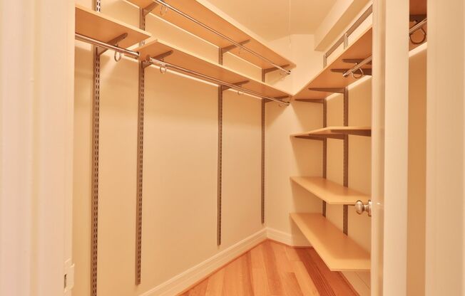 Studio, 1 bath, 440 sqft, $2,300, Unit 0215