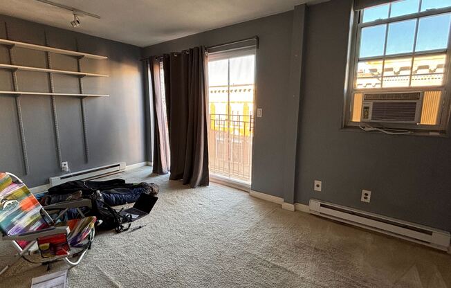 2 beds, 1 bath, $3,000, Unit 12