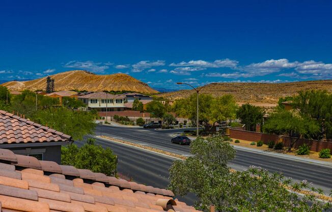 Beautiful 3 Bedroom Townhome With Stunning Mountain Views