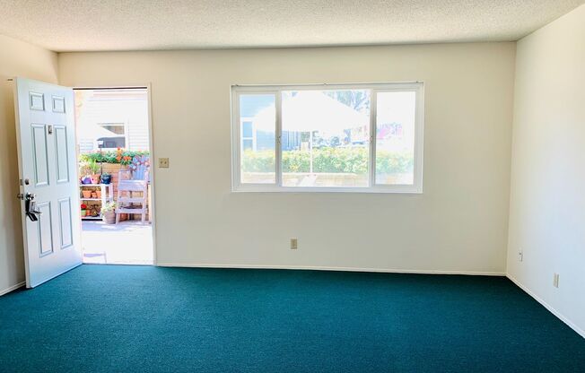 LOCATED IN THE HEART OF MISSION BEACH RIGHT BETWEEN THE BEACH AND MISSION BAY! - 2BR/1BA WITH PARKING! ONLY $2,595/MO