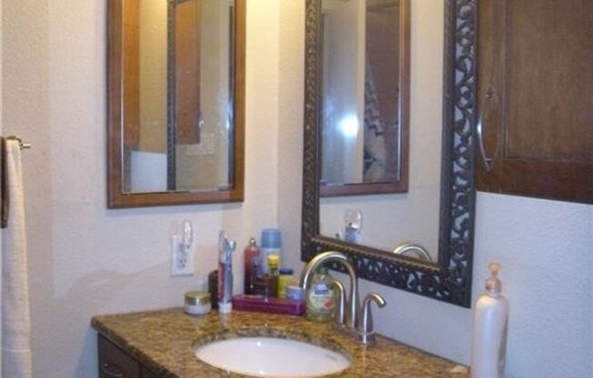 2 beds, 2 baths, 1,008 sqft, $2,300, Unit 3