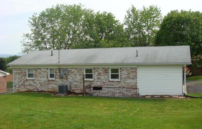 Dublin, 3 BR / 1 BA Available 11/17