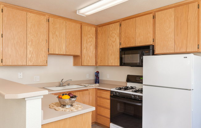 1 bed, 1 bath, 650 sqft, $1,295, Unit 013