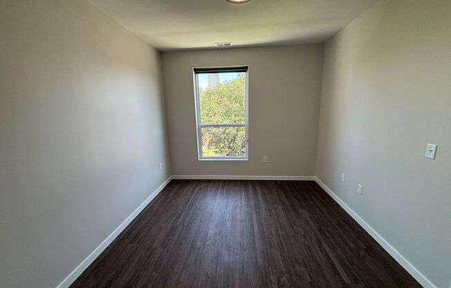 2 beds, 2 baths, 915 sqft, $1,495, Unit 204 - B957