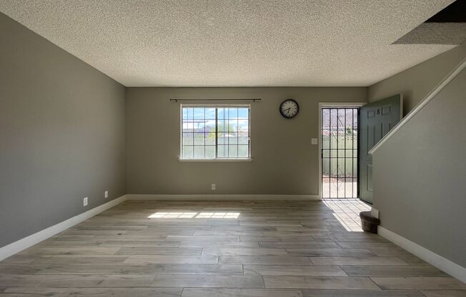 2 BED 2 BATH TOWNHOUSE NEAR LAKE MEAD AND HOLLYWOOD