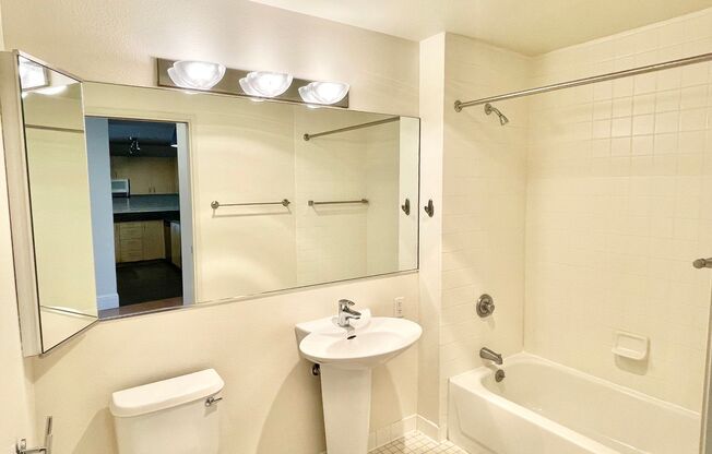 2 beds, 2 baths, $5,800, Unit Unit 520