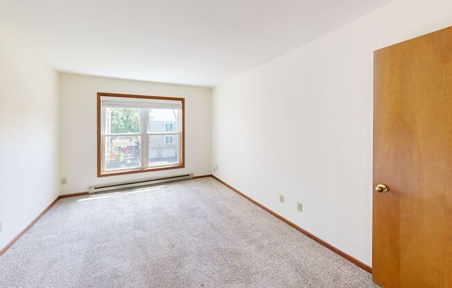 2 beds, 1 bath, 965 sqft, $1,565, Unit 7722CG