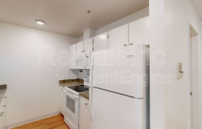 285 WOODLAND AVE