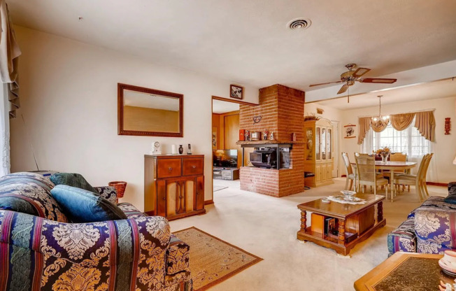 3 bedroom / 2 bathroom house with large backyard. Conveniently located just off I-225!