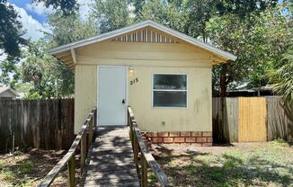 Affordable 2/1 located in St. Pete!