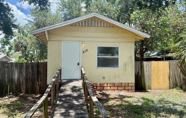 Affordable 2/1 located in St. Pete!