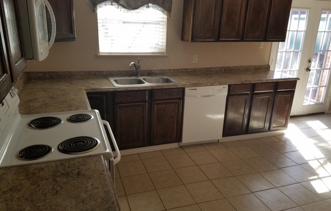 3 beds, 1 bath, $1,200