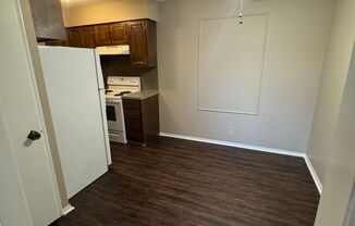 2 beds, 1 bath, 1,000 sqft, $990, Unit #4