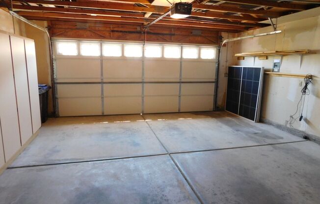 GORGEOUS SINGLE STORY WITH MANY UPGRADES*3 BEDROOMS*SPARKLING POOL AND SPA!