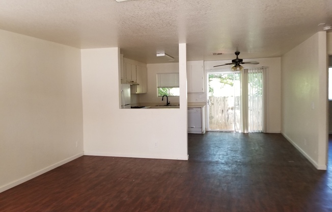 2 beds, 1 bath, 850 sqft, $1,300