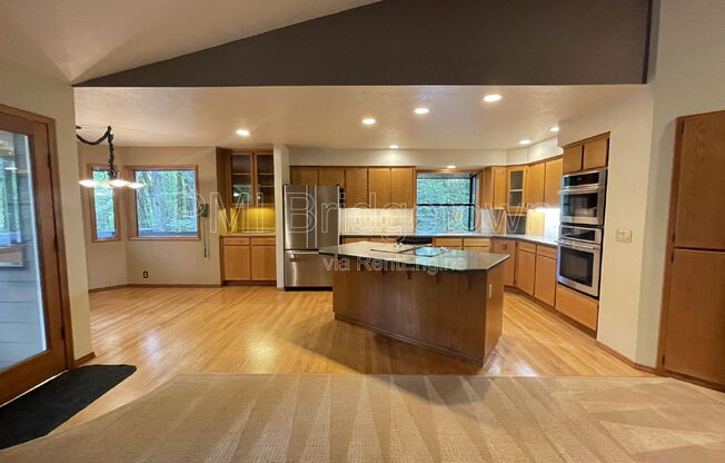 11011 S Southridge Dr