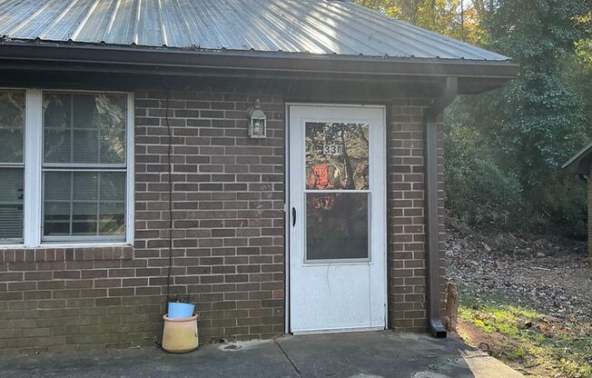 2 bedroom 1 bath duplex is located off Whitehead Rd!