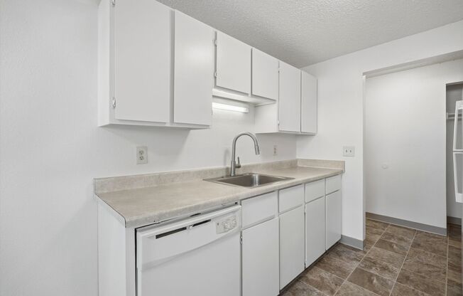 2 beds, 1 bath, 1,000 sqft, $1,275, Unit 11
