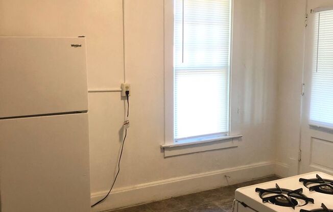 1 bed, 1 bath, 700 sqft, $785, Unit 215 Apt.B