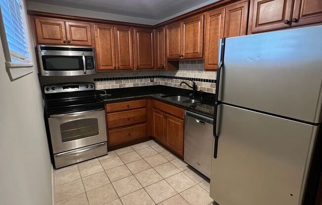 2 Bed 1 Bath condo in gated community!