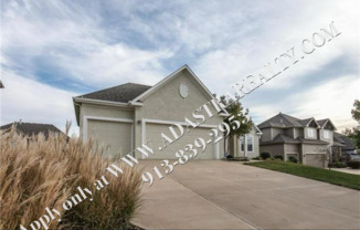 5 beds, 4 baths, $2,600