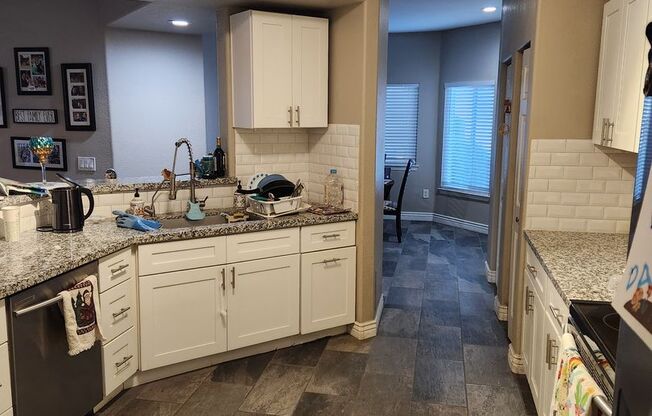 2 beds, 2 baths, $1,900, Unit Unit 1009