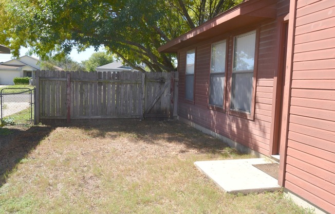 2 beds, 1 bath, $1,050