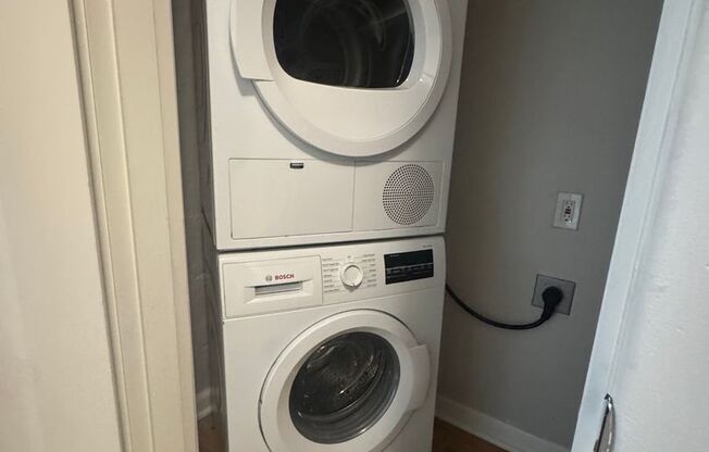 1 bed, 1 bath, 609 sqft, $1,450, Unit 230