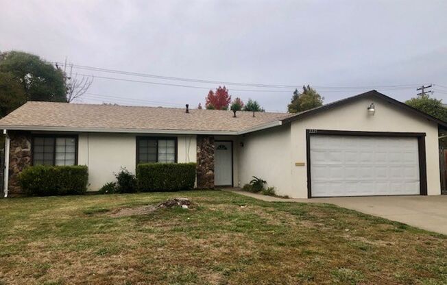 Nice 3 bed, 2 bath home with spacious backyard in Rancho Cordova